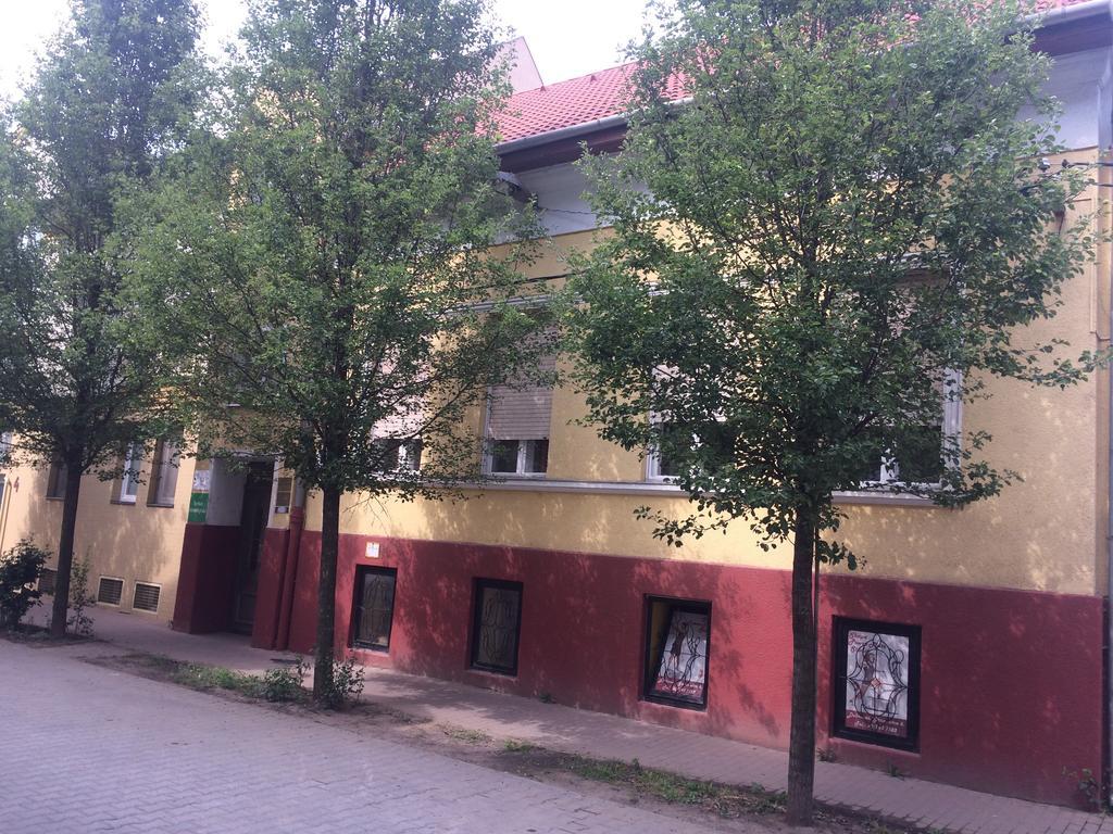 Lyrius Vendégház - Debrecen Exterior foto